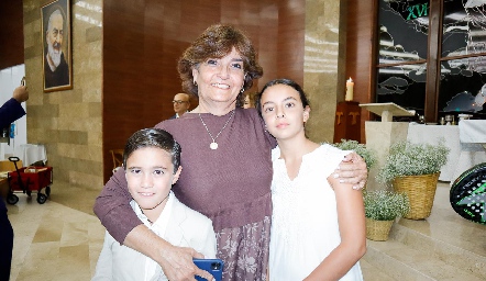  Andrés Vázquez, Rosi Pumar y Maya Vázquez.