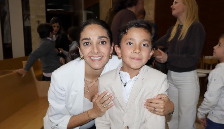  Isabel Villanueva con su sobrino Diego Guerrero.