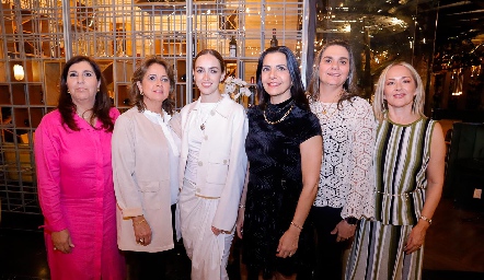   July Mahbub, Maru Martínez, Vero Sojo, Mely Mahbub, Claudette Mahbub y Claudia del Pozo.