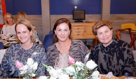  Rocío Gómez, Catherine Barrett y María Eugenia Celis.