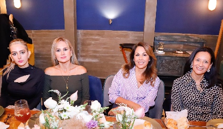  Valeria Guerrero, Alma Sánchez, Mónica Monroy y Gaby Dauajare.