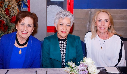  Alicia Hinojosa, Carmen y Laura Lavín.