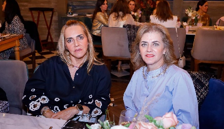  Mimí Hinojosa y Adriana Carreras.