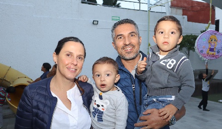  Estefanía, Alejandro, Ferrán y Thiago.