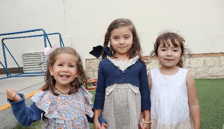  Amelia, Paula y María Emilia.