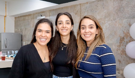  Yuli Valle, Isa Villanueva y Mirna Liñán.