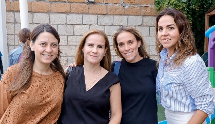  Julene Arzola, Michelle Baeza, Daniela Llano y Fer Castillo.