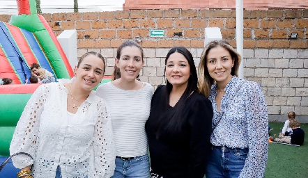  Mariana Espinoza, Pamela Herrera, Isa y Elizabeth Treviño.