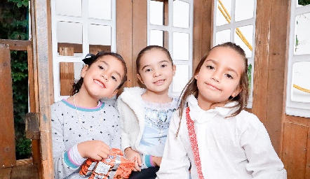  Loretta, Valentina y Roberta.