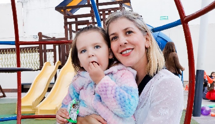  Luciana Giordano y Lucía Nava.