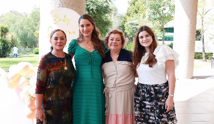  Verónica Rodríguez, Mariana Llaguno, Rosario Llaguno y Ana María Meade.