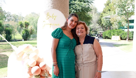  Mariana Llaguno con su mamá Rosario Llaguno.