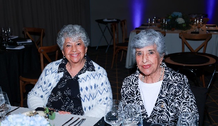  Lucila Barrientos y María Barrientos.