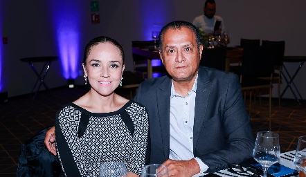  Ivonne Cuevas y Juan José Barrios.