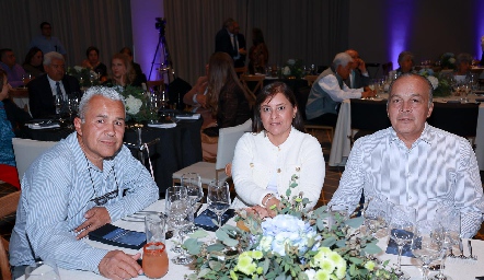  Jose Vito, Beatriz González y Alejandro Moreno de los Santos.