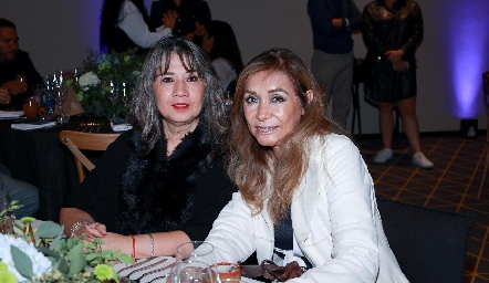  María Martínez y Martha Puertos.