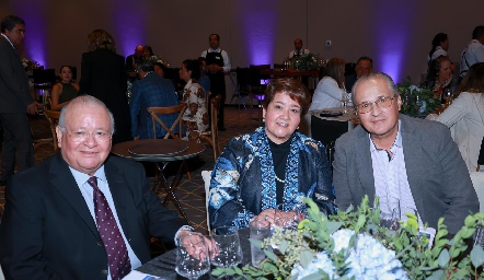  Raúl Castellanos, Mónica Berlanga y Carlos Augusto Brueggeroff.