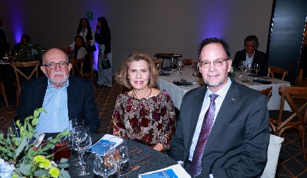  Bernardo González, Mercedes García y Carlos Bárcena.