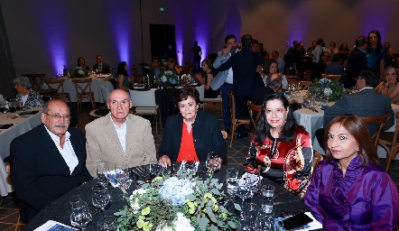  Ernesto Gómez, Arturo Sánchez, Lourdes Montemayor, Marcela Castro y Adriana Guerrero.