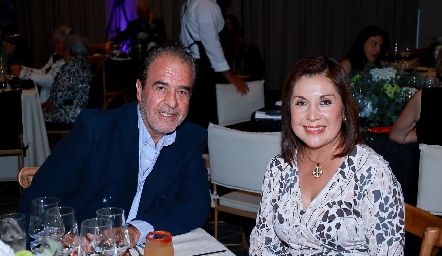  Jorge González y Marisol Reyna de Pérez.