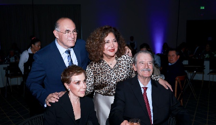  Enrique Galindo, Estela Arriaga, Martha Sahagun y Vicente Fox.