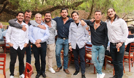  Max Gómez, Héctor Gómez, Gerardo Serrano, Emilio Gómez, Héctor Gómez, Gerardo Serrano, David Lozano y Gerardo Rodríguez.