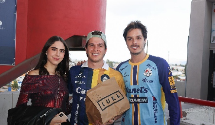 María de la Torre, Juan Pablo Mendizábal y José Lozano.