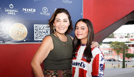  Ángeles Barba y Alexa Miranda.