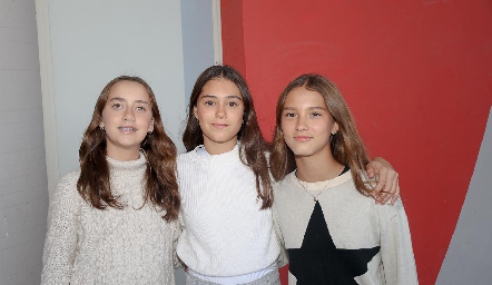  Paula Torres, Rafaella Ortiz y Roberta Benavente.