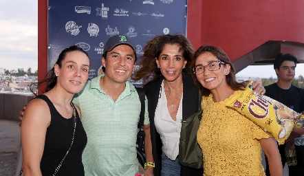  Ximena, Manuel, Cecilia y Vanessa.