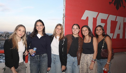  Joaquina, Lorenza, Isabella, Carlota, Paulina y Camila.