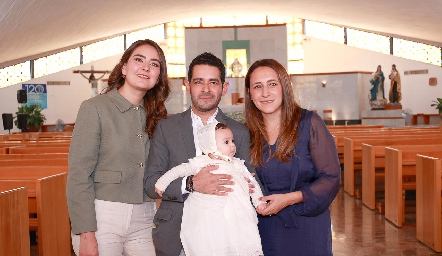  Fernanda Mézquida, Enrique Rodríguez y Cristina Massa con su ahijado José Mauricio.