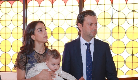  Isa Villanueva y Yuri Mézquida con su hijo José Mauricio.