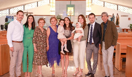  Héctor Bravo, Valeria Mézquida, Alicia Torres de Ress, Patricia Ress, Macarena Mézquida, Fernanda Mézquida, José Mauricio, Yuri y Alberto Mézquida.