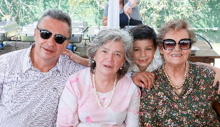  Enrique Ress, María de la Paz Briones y Alicia Torres de Ress.