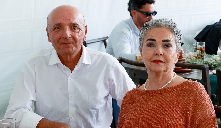  Rafael Villanueva y Rosa María Villanueva.