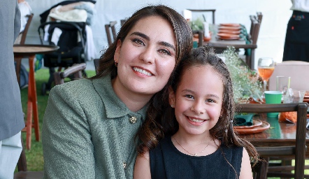  Fernanda Mézquida y Camila Velasco.