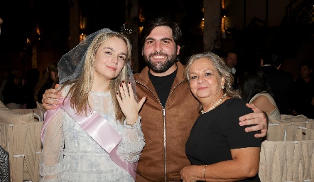  Daniela Chapa, Antonio Esper y Paula Medina.