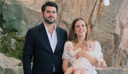  René Padilla y Micol Echegaray con su hijo René.