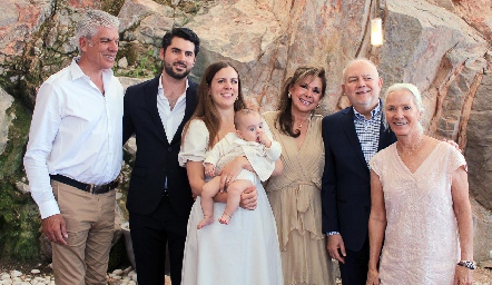  René Padilla Echegaray con sus papás y abuelos.