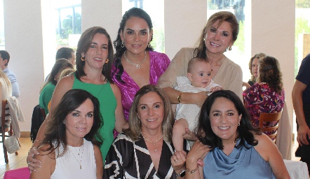  Ale Ávila, Marily de Tobías, Elia de Padilla, Elsa Tamez, Bety Lavín y Laura de Bravo con René.