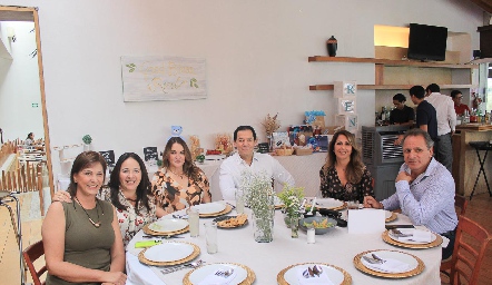  Catherine Barret, Claudia Álvarez, Jazmín Goldaracena, Alfredo Abud, Mónica Monroy y Ricardo Abud.