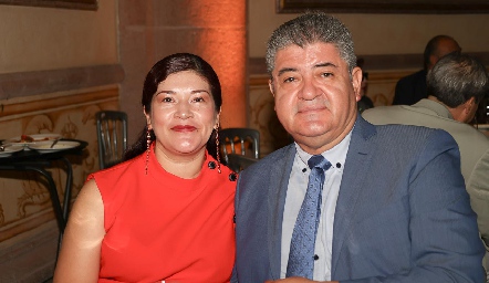  Cuauhtémoc Oros y Arlette Aguilar de Oros.