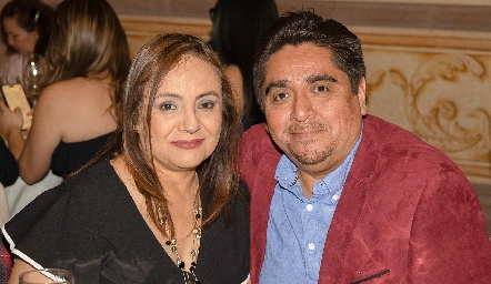   Gabriela Navarro y César de la Cruz.