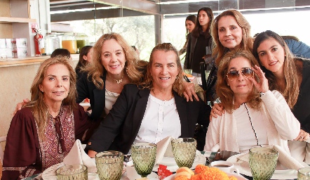  Elena Gaviño, Tayde Gaviño, Patricia del Bosque, Anabel Gaviño, Patricia Gaviño y Paty Gómez.