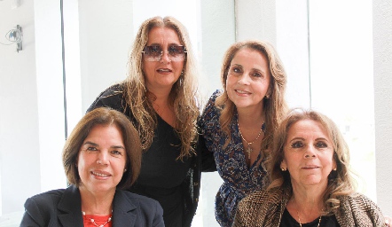  Marite de la Torre, Ana Isabel Gaviño, y Linda.