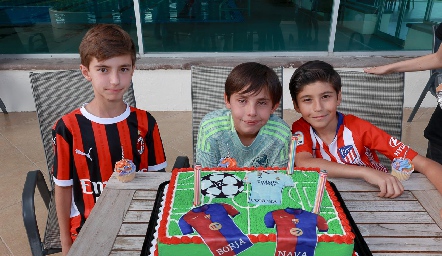  Los cumpleañeros, Alejandro González, Andrés Nava y Marcelo Borja.
