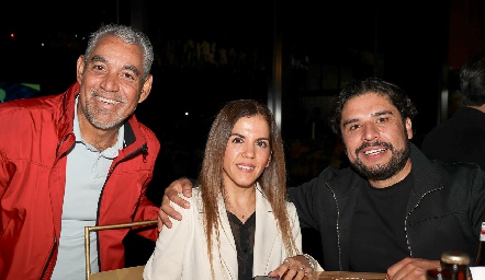  Marlon Verdayes, Sandy Olvera y Christian Narváez.