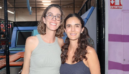  Patsi Dávila y Mariana Vivanco.