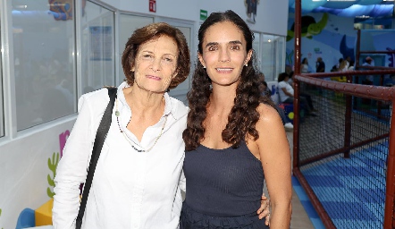  María Eugenia de Vivanco y Mariana Vivanco.